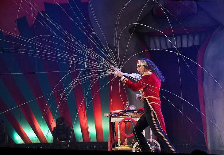 „Das Findelkind“ Crazy Skizzo – Comedy, Comedy-Zauberei  (©Foto. Ingrid Grossmann)